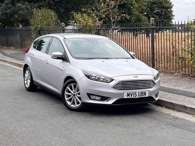 Begagnad Ford Focus Titanium 100 HK (73 kW) 2015 Silver Halvkombi