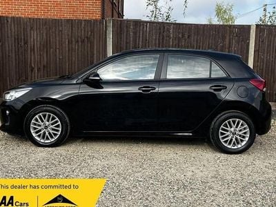 Begagnad Kia Rio 98 HK (72 kW) 2017 Svart Halvkombi