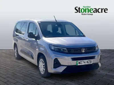 Second-hand Vauxhall Combo Design Edition 100 kW (136 CP) 2024 Gri Monovolum