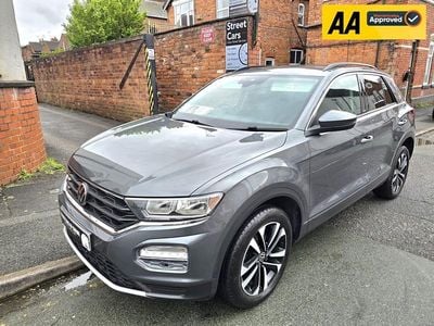 Usado VW T-Roc United 110 HP (80 kW) 2021 Cinzento SUV