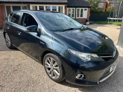 Used Toyota Auris Hybrid