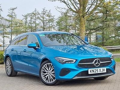 Begagnad Mercedes CLA180 Executive 136 HK (100 kW) 2025 Blå Sedan