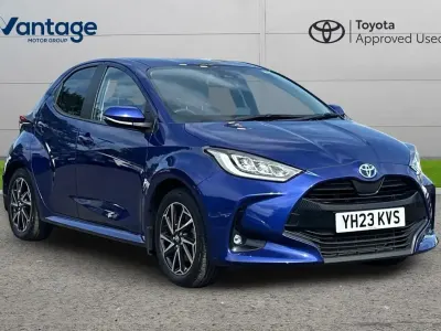 Used Toyota Yaris Design 113 HP (83 kW) 2023 Blue Hatchback