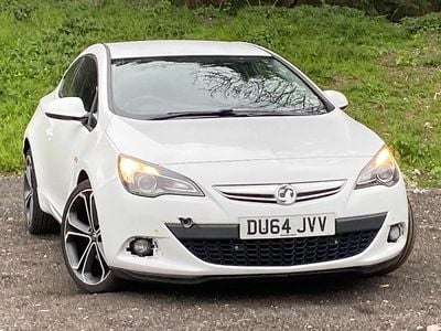 Used Vauxhall Astra GTC Edition 140 HP (102 kW) 2014 White Coupe