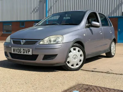 Used Vauxhall Corsa Design Edition 90 HP (66 kW) 2006 Mauve/purple Hatchback