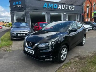 Usado Nissan Qashqai Acenta Premium 115 HP (84 kW) 2019 Preto SUV