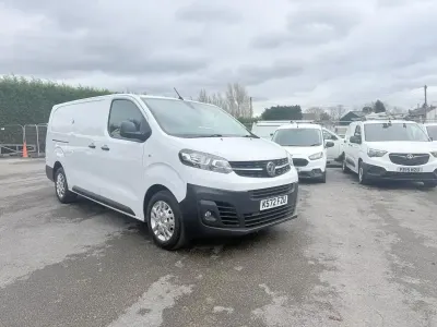 Second-hand Vauxhall Vivaro 145 CP (106 kW) 2023 Alb Monovolum