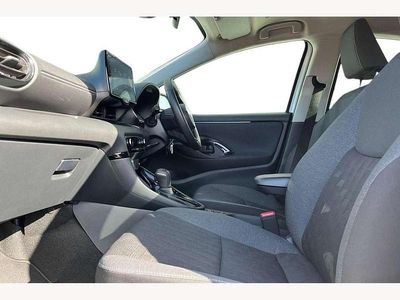 Used Toyota Yaris Hybrid Design 116 HP (85 kW) 2024 White Hatchback