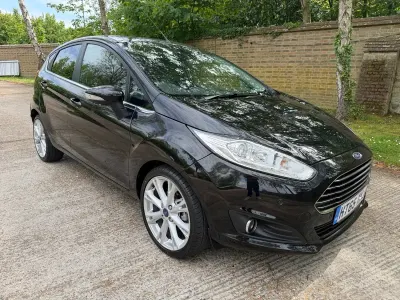 Begagnad Ford Fiesta Titanium 125 HK (91 kW) 2016 Svart Halvkombi