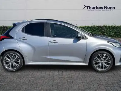 Usado Toyota Yaris Hybrid 116 HP (85 kW) 2023 Prateado Citadino