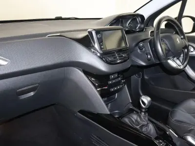 Używany Peugeot 2008 Allure Premium 108 KM (79 kW) 2019 Czarny SUV