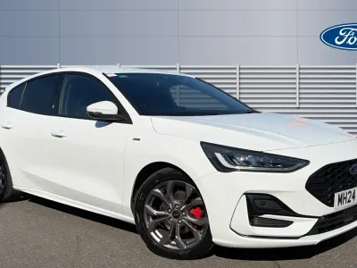 Used Ford Focus ST-Line 125 HP (91 kW) 2024 White Hatchback