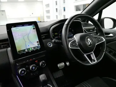Used Renault Clio Engineered 145 HP (106 kW) 2023 White Hatchback