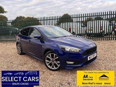 Used Ford Focus Zetec 125 HP (91 kW) 2017 Blue Hatchback