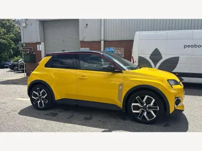 Used Renault R5 Urban 89 kW (122 HP) 2025 Yellow/black  Hatchback