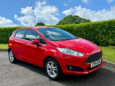 Used Ford Fiesta Zetec 82 HP (60 kW) 2014 Red Hatchback
