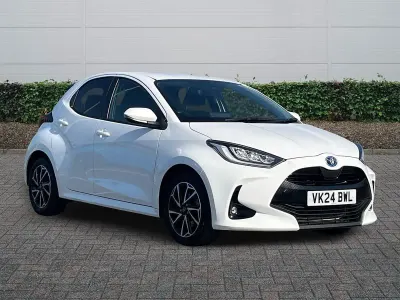 Used Toyota Yaris Design 116 HP (85 kW) 2024 White Hatchback