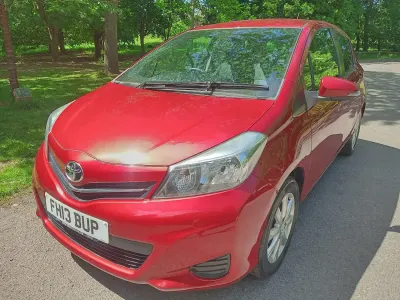 Used Toyota Yaris 101 HP (74 kW) 2013 Red Hatchback