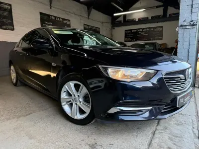 Second-hand Vauxhall Insignia Sport 2018 Albastru Hatchback