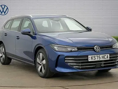 Used VW Passat Life 204 HP (150 kW) 2025 Blue Estate
