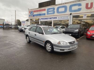 Used Toyota Avensis 127 HP (93 kW) 2000 Silver Hatchback