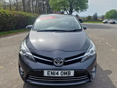 Usado Toyota Verso 132 HP (97 kW) 2014 Cinzento Monovolume