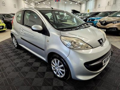 Used Peugeot 107 68 HP (50 kW) 2006 Silver Hatchback