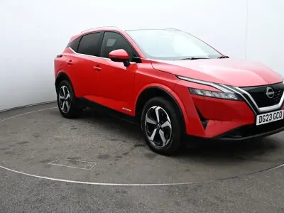 Używany Nissan Qashqai N-Connecta 190 KM (139 kW) 2023 Czerwony SUV