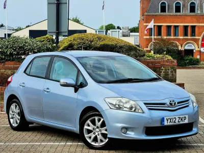 Used Toyota Auris 132 HP (97 kW) 2012 Blue Hatchback