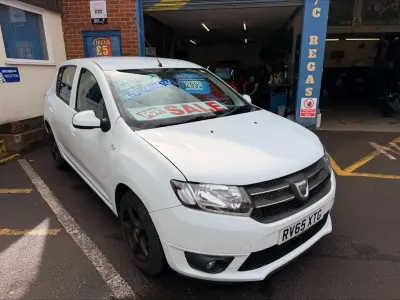 Gebraucht Dacia Sandero Lauréate 90 PS (66 kW) 2015 Weiß Kleinwagen
