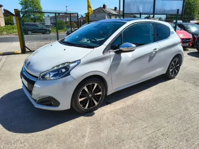 Usado Peugeot 208 Allure 82 HP (60 kW) 2016 Branco Citadino