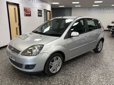 Używany Ford Fiesta Ghia 79 KM (58 kW) 2008 Srebrny Hatchback