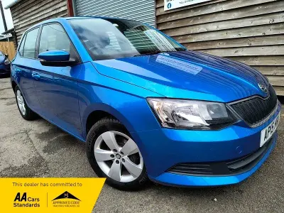 Usado Skoda Fabia SE 90 HP (66 kW) 2015 Azul Citadino