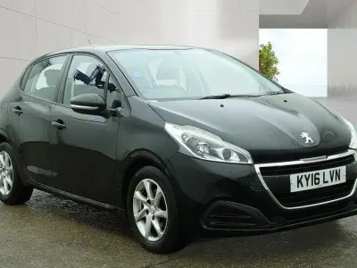 Usado Peugeot 208 Active 2016 Preto Citadino