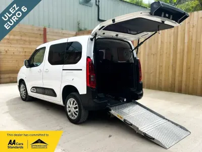 Used Citroën Berlingo 130 HP (95 kW) 2021 White MPV