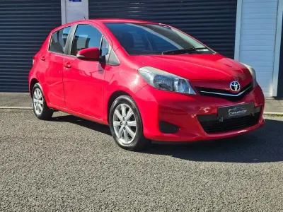 Used Toyota Yaris 2013 Red Hatchback