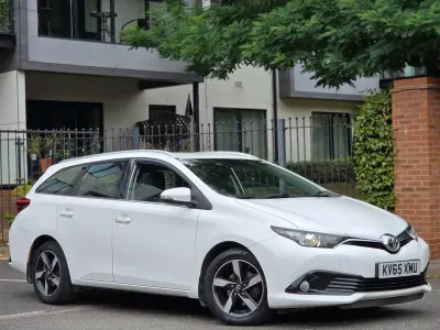 Used Toyota Auris