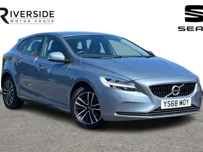 Used Volvo V40 Momentum 152 HP (111 kW) 2018 Blue Hatchback