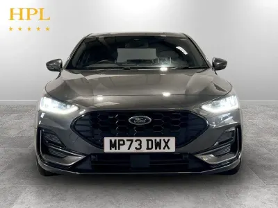 Usado Ford Focus ST-Line 125 HP (91 kW) 2024 Cinzento Citadino