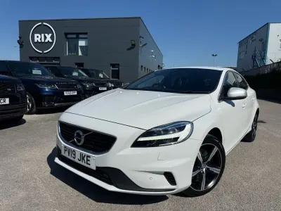 Usado Volvo V40 R-Design 122 HP (89 kW) 2019 Branco Citadino
