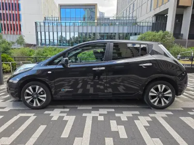 Used Nissan Leaf Tekna 80 kW (109 HP) 2015 Black Hatchback