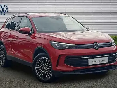 Usado VW Tiguan Match 150 HP (110 kW) 2024 Vermelho SUV