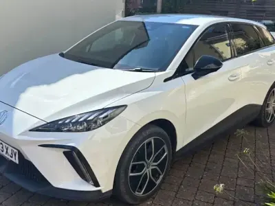 Used MG MG4 EV Trophy 150 kW (204 HP) 2023 White Hatchback
