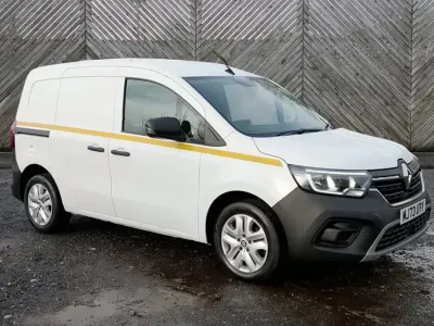 Usado Renault Kangoo 95 CV (69 kW) 2023 Blanco Monovolumen