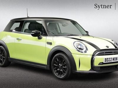Begagnad Mini Cooper Classic 134 HK (98 kW) 2022 Gul Halvkombi