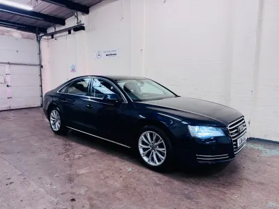Begagnad Audi A8 Comfort 350 HK (257 kW) 2011 Blå Sedan