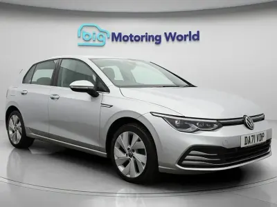 Second-hand VW Golf VII Style 150 CP (110 kW) 2021 Argintiu Hatchback