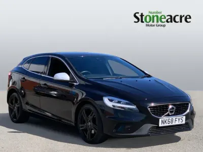 Begagnad Volvo V40 R-Design Pro 122 HK (89 kW) 2018 Svart Halvkombi