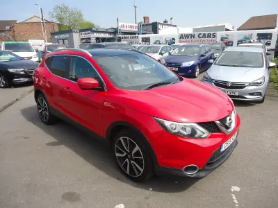 Used Nissan Qashqai Tekna 115 HP (84 kW) 2015 Red SUV