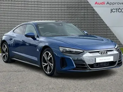 Begagnad Audi e-tron GT quattro Comfort 384 kW (523 HK) 2023 Blå Sedan